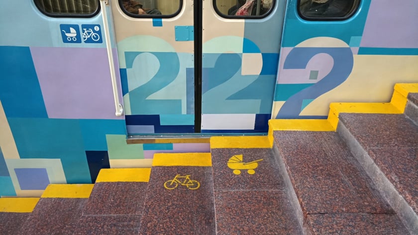 У Київському фунікулері з’явилися піктограми для велосипедистів (ФОТО)