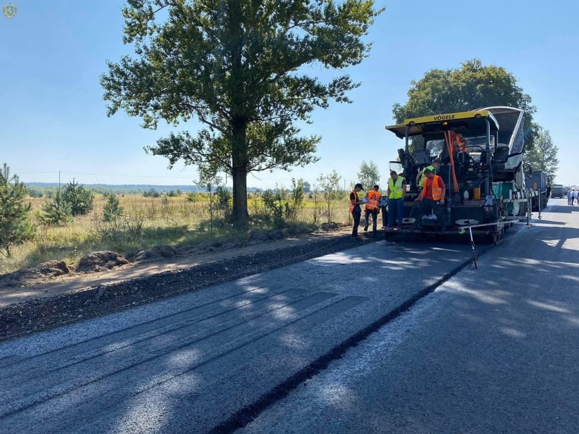 На Львівщині завершують ремонт прикордонної дороги