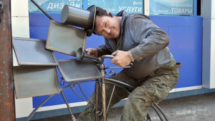 ⚡ Волонтер із Сєвєродонецька робить з боєприпасів витвори мистецтва (ВІДЕО)