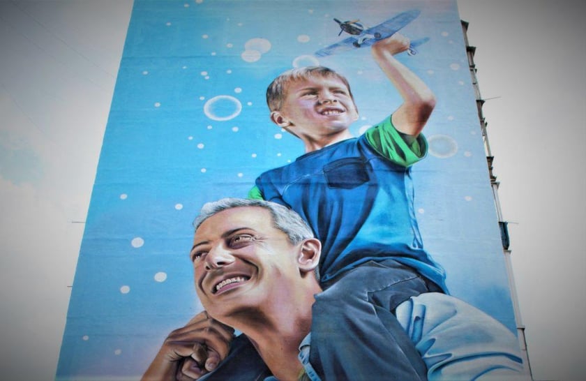 На Донеччині з’явився подвійний мурал, присвячений українській родині (ФОТО)