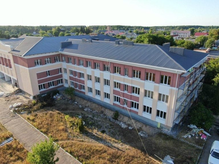 На Житомирщині триває реконструкція школи, побудованої більше як півстоліття тому
