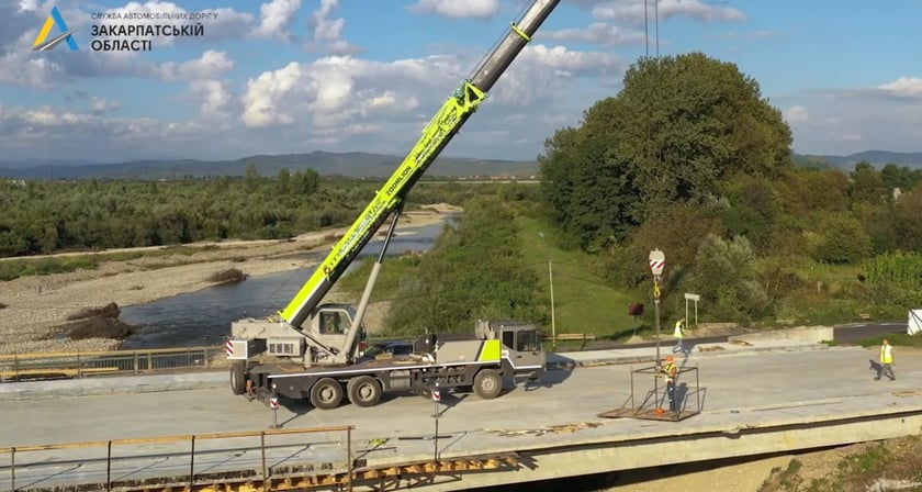 На Закарпатті добудовують міст-довгобуд із 16-річною історією (ВІДЕО)