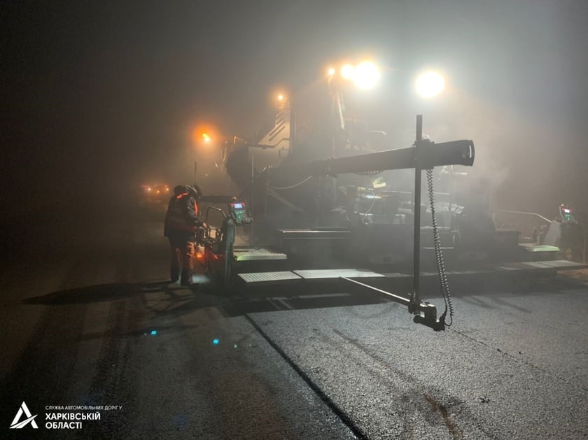 Понад 200 дорожників та майже 180 одиниць спецтехніки цілодобово працюють біля окружної Харкова (ФОТО)