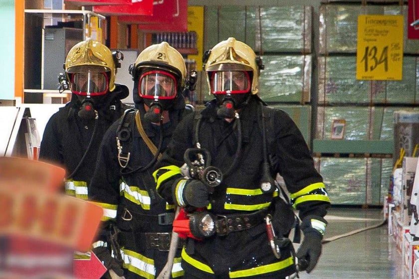 Як рятувальники тренувалися гасити пожежу на повітряному судні (ВІДЕО)