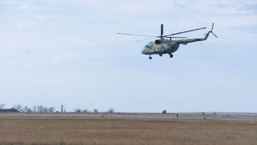 Як курсанти вчаться літати на гранично малій висоті (ФОТО)