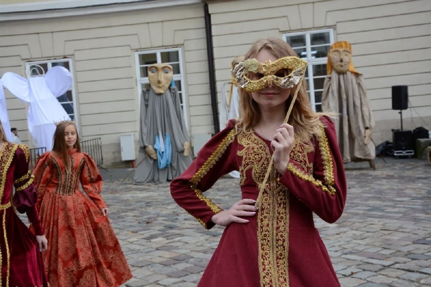 У Львові відбулося карнавальне відкриття театрального фестивалю (ФОТО)