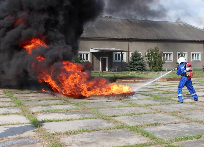Рятувальники провели навчання з наплічниками-вогнегасниками (ФОТО)