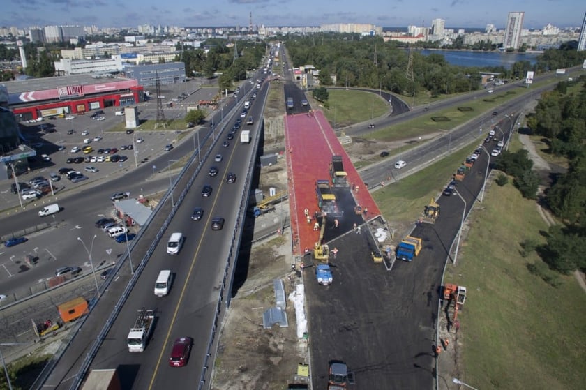 У Києві незабаром відкриють рух двома оновленими шляхопроводами