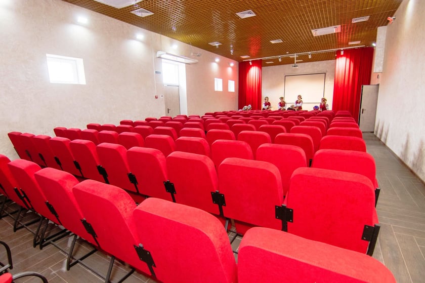 У Дніпрі на місці зруйнованої будівлі відкрили культурно-молодіжний центр (ФОТО)