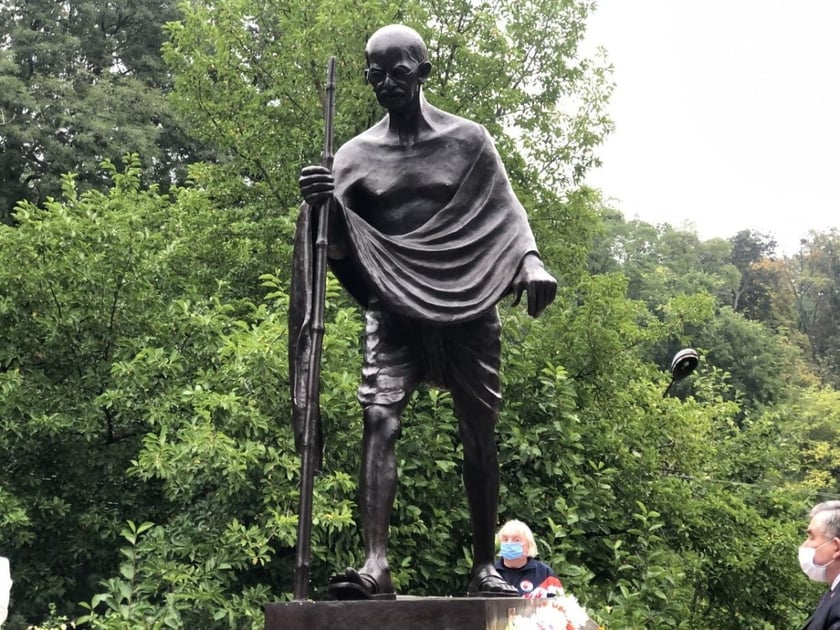 У Києві відкрили пам’ятник Махатмі Ганді