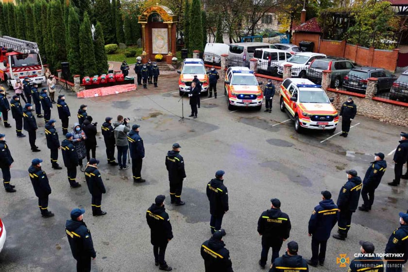 Тернопільські рятувальники отримали спецавто на базі Ford Ranger (ВІДЕО)