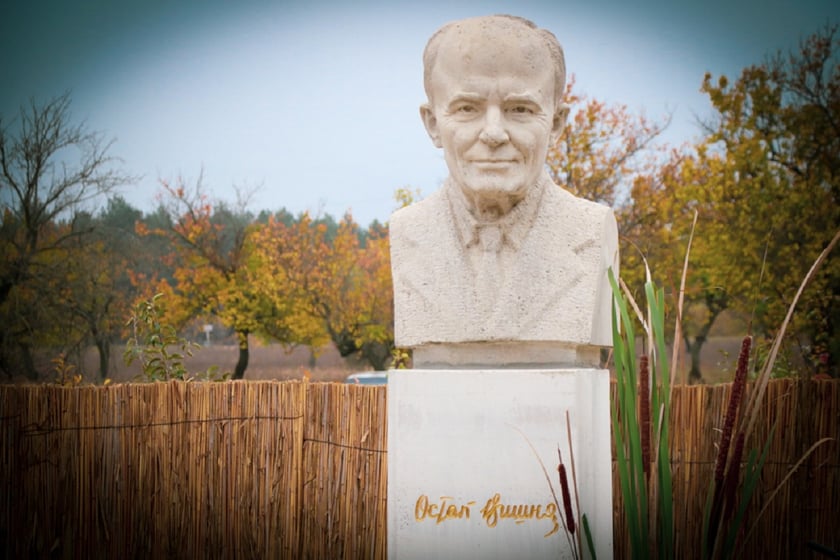 На Херсонщині відкрили відновлений музей-садибу Остапа Вишні