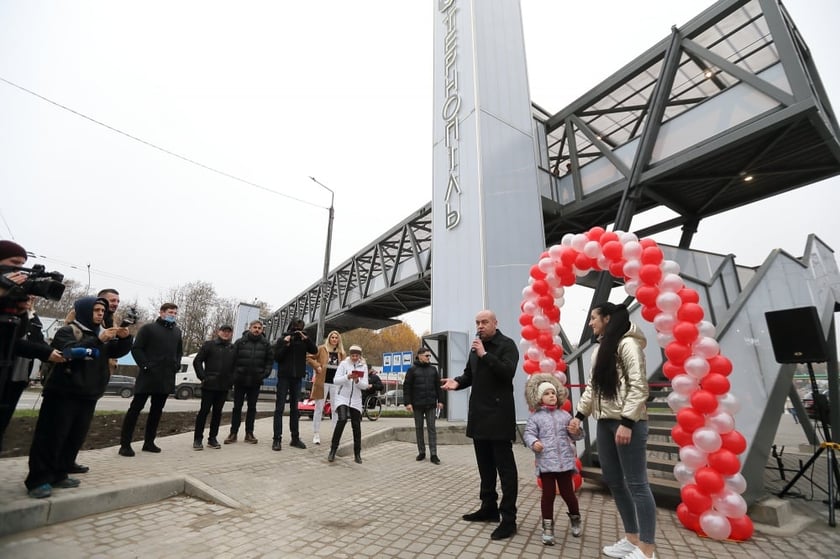 Новий пішохідний міст відкрили у Тернополі: який він (ФОТО)