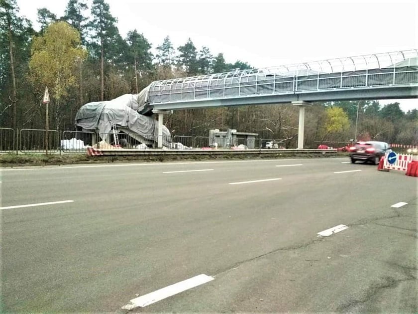У Києві відремонтували ще один пішохідний міст (ФОТО)