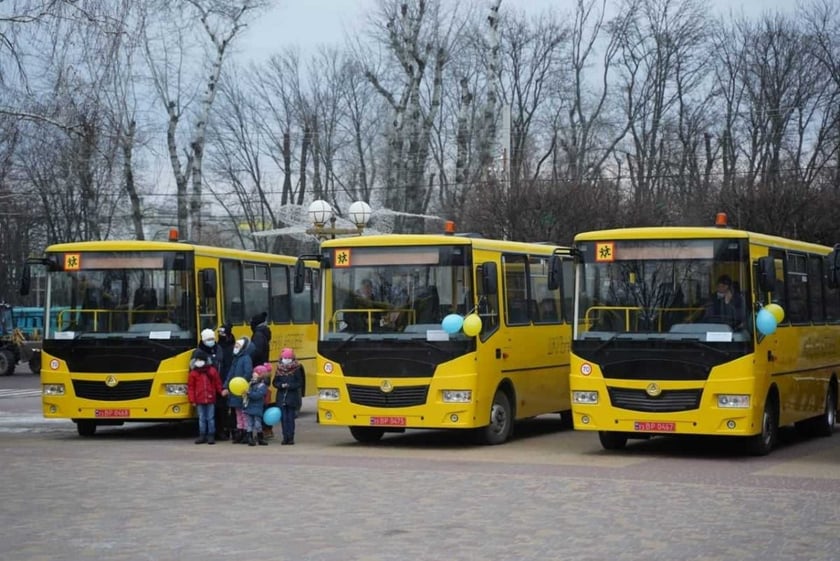Громади Київщини отримали 26 шкільних автобусів (ФОТО)