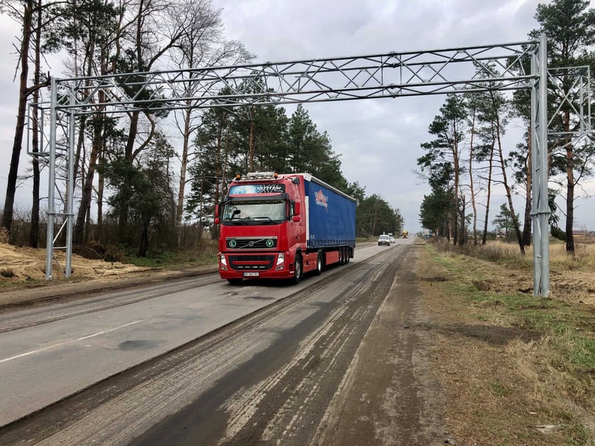 На Рівненщині монтують WіM-комплекси для зважування вантажівок у русі