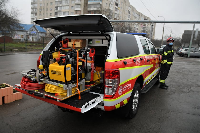 Рятувальникам Рівненщини передали потужну спецтехніку (ФОТО)