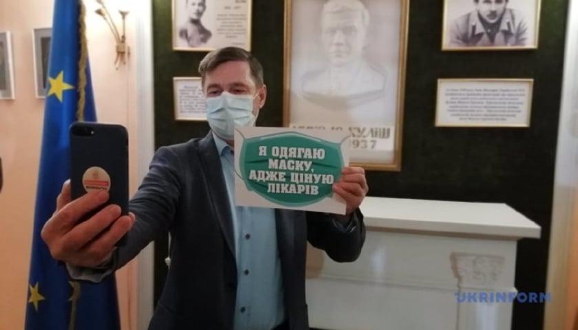 Херсонський театр запустив флешмоб на підтримку медиків