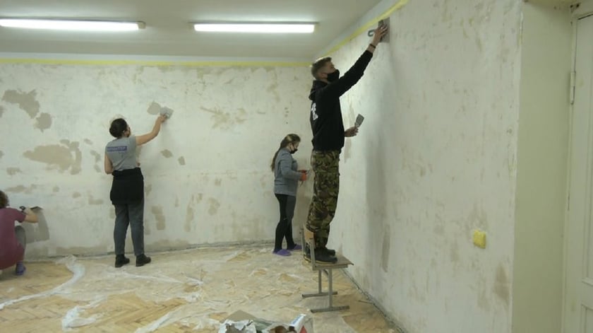 У Запоріжжі волонтери почали ремонт кімнати відпочинку в гуртожитку
