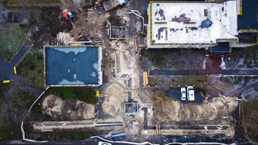 У Києві на Оболоні поклали нові труби тепломережі з сигналізацією (ФОТО)