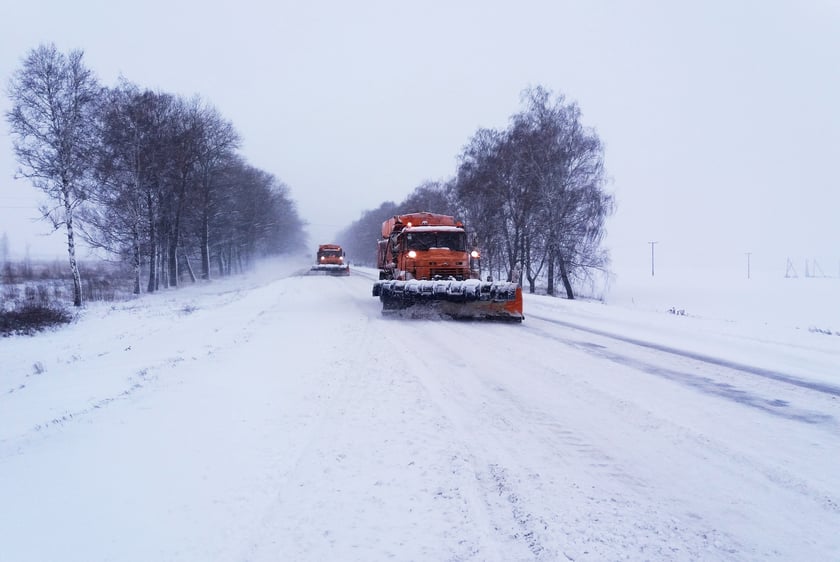 Українці можуть скаржитися на нерозчищені від снігу дороги через спеціальний додаток