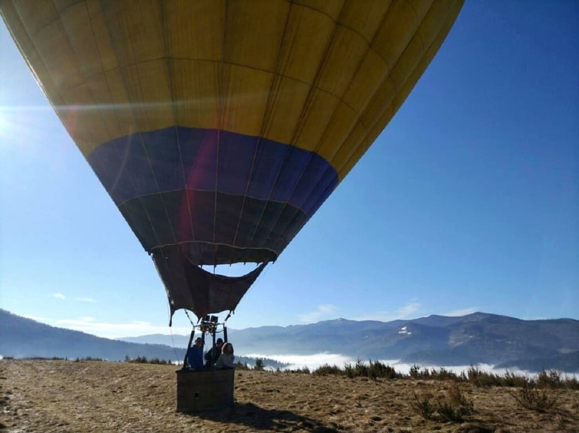Туристам пропонують політ через Карпати на повітряній кулі