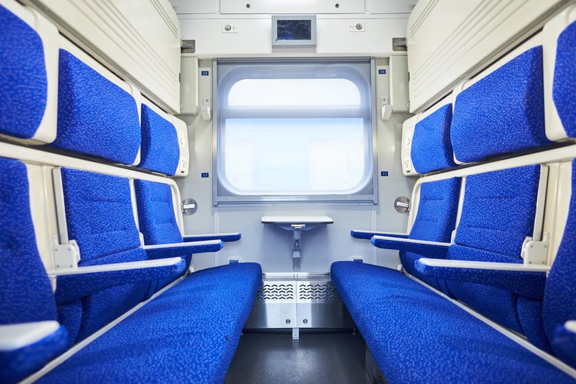 Укрзалізниця модернізувала 8 вагонів-трансформерів