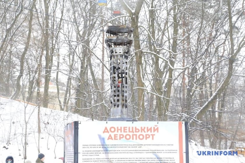 У Львові встановили копію вежі Донецького аеропорту (ФОТО)