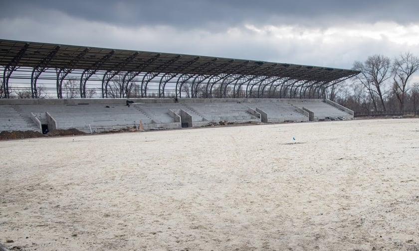Трибуну звели «з нуля»: показали реконструкцію стадіону в Кривому Розі (ФОТО)