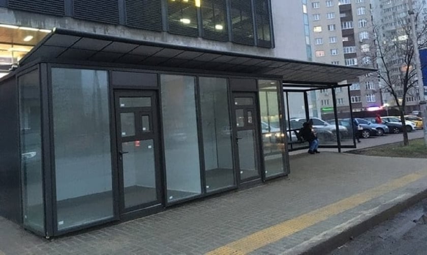 У Києві встановили павільйон очікування громадського транспорту