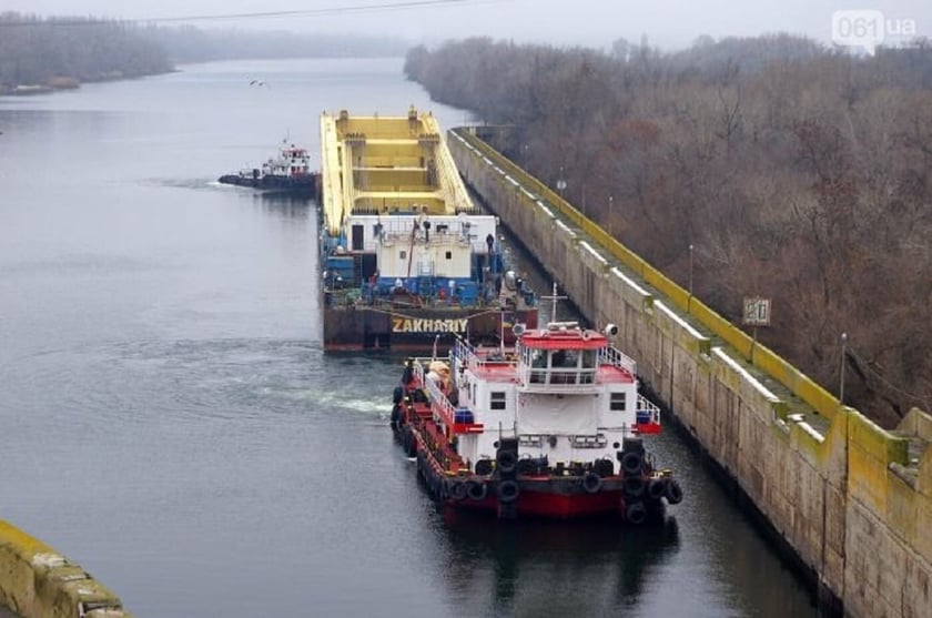Найбільший плавкран Європи прибув в Україну (ФОТО)