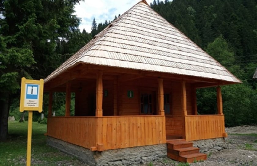 На Закарпатті зводять новий туристично-інформаційний центр