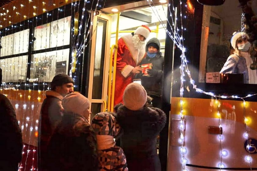 Одесою проїхалися різдвяні трамваї (ФОТО)