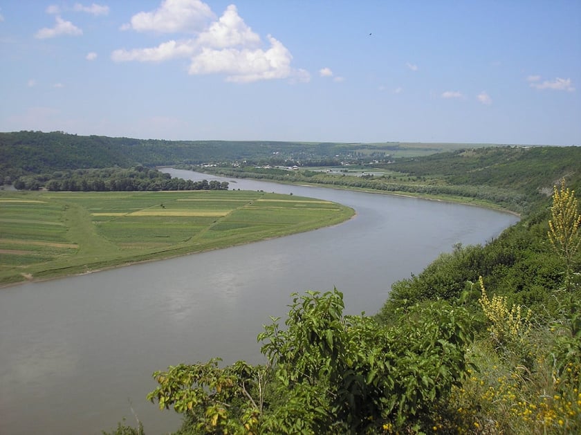 Річку Дністер показали з висоти пташиного лету (ВІДЕО)