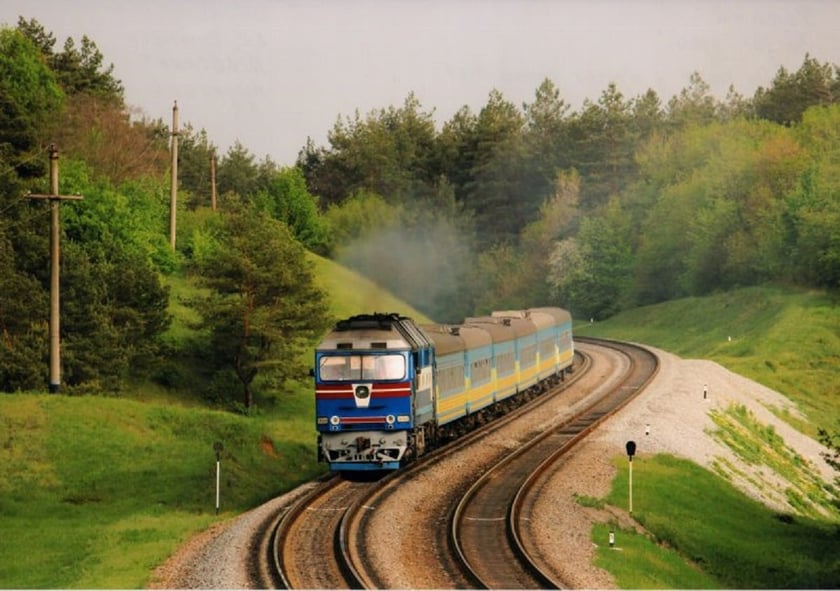 Укрзалізниця збирає пропозиції від пасажирів про нові напрямки літніх поїздів
