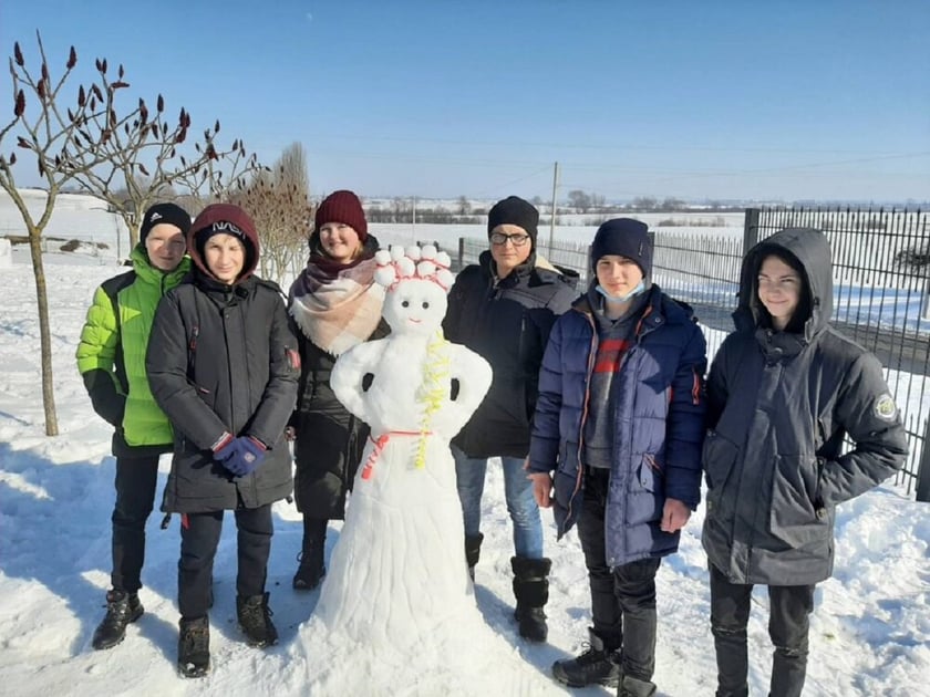 Уроки-розваги: на Волині школярі влаштували пленер снігових скульптур (ФОТО)