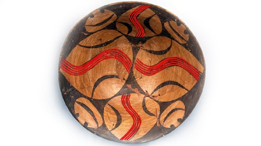 Представили трипільську тарілку, за якою передбачали затемнення Місяця