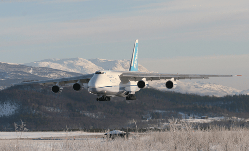 Показали, як Руслан Ан-124 злітає із засніженого аеродрому (ВІДЕО)