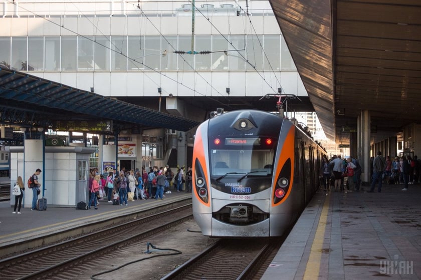 Укрзалізниця впроваджує Wi-Fi у пасажирських поїздах