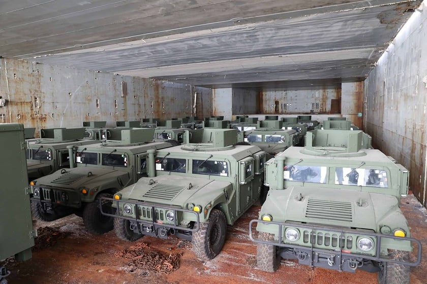 Зі США до України прибула партія позашляховиків HMMWV