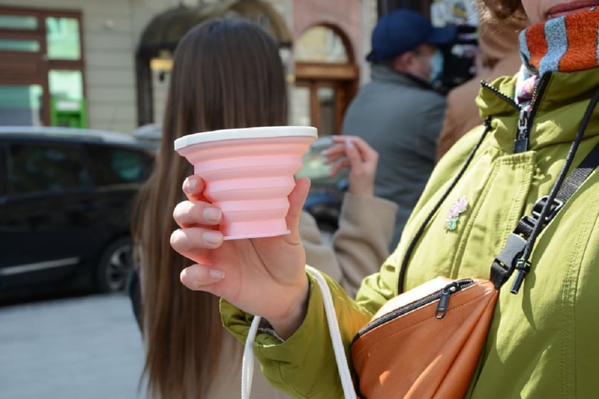 Львів’ян закликають скористатись акцією «Кава у своє горня зі знижкою»