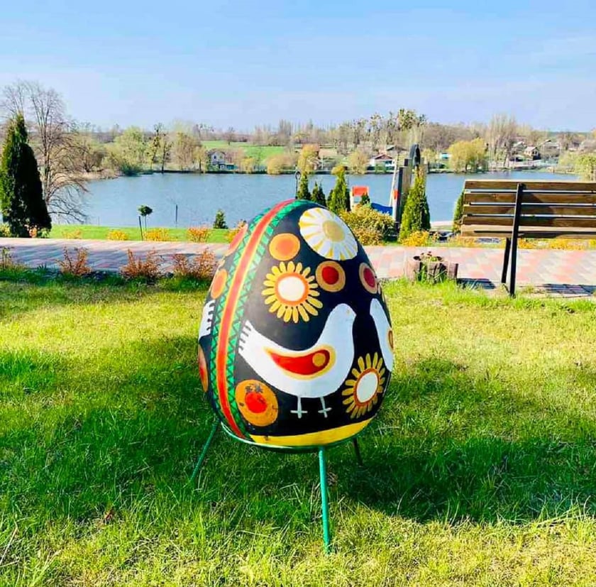Гігантські писанки прикрасили парк на Київщині (ВІДЕО)