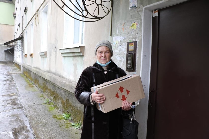 300 бабусь і дідусів України отримали продуктові набори в рамках національного проєкту ДоБаДі