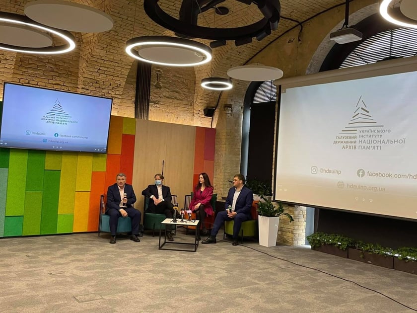 Презентували освітні ролики, як в архівах знайти дані про репресованих родичів