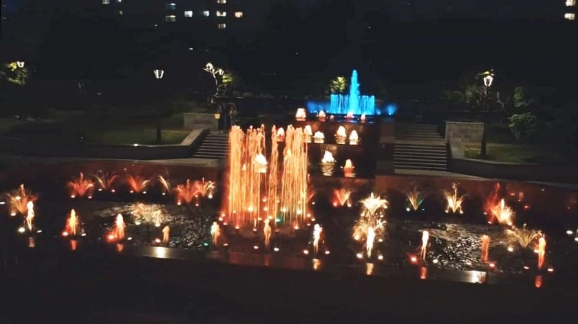 У київському сквері Марії Заньковецької запрацювала нова система освітлення