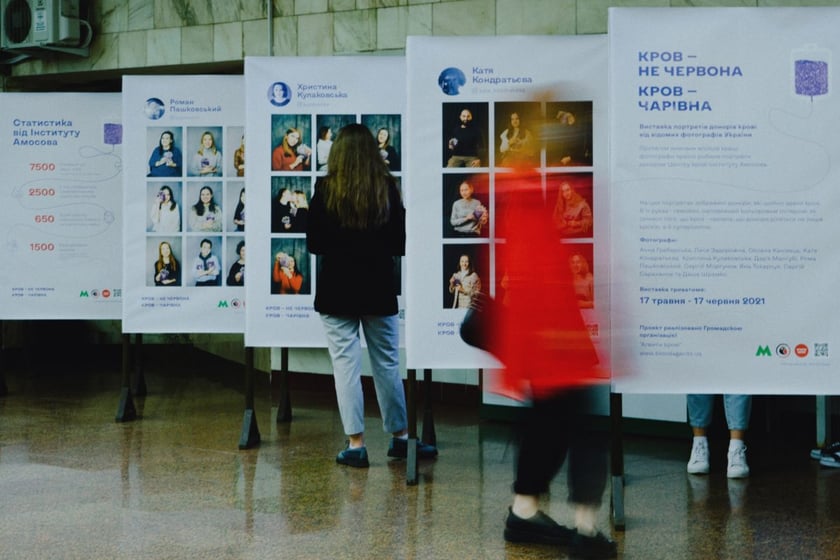 «Агенти крові» відкрили виставку портретів донорів у київському метро