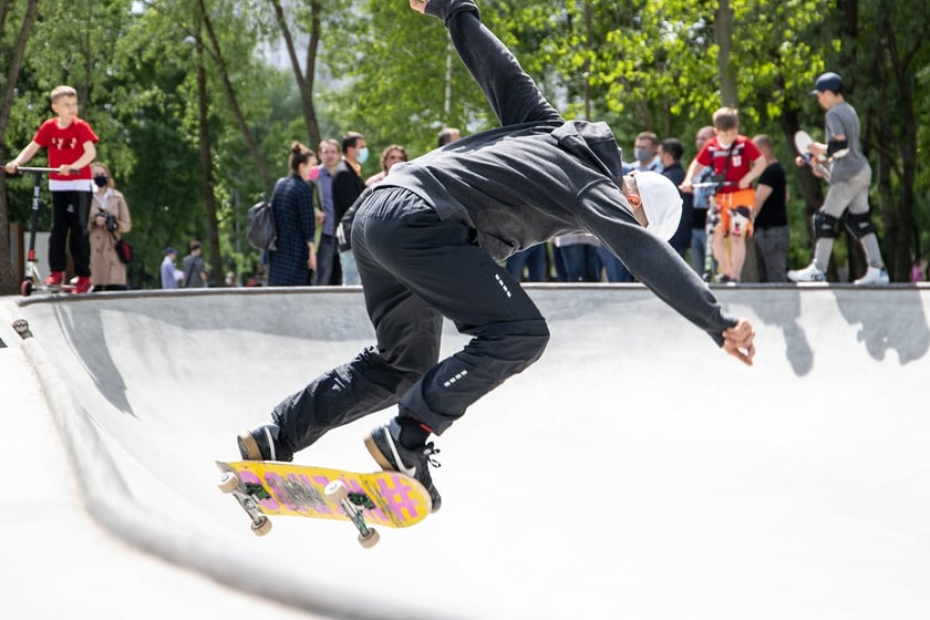 Як у Києві облаштовують фітнес-парк «Озеро Лебедине» на Позняках (ФОТО)