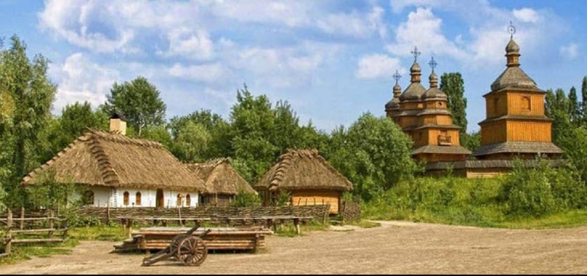 У «Мамаєвій Слободі» в Києві сьогодні влаштовують безкоштовне свято