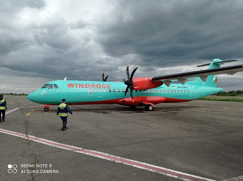 Чернівці прийняли перший рейс компанії Windrose із Києва
