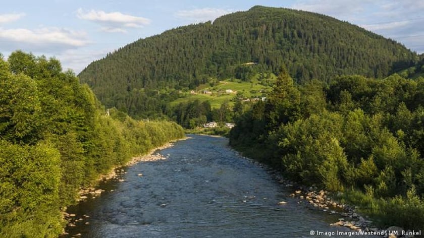 Популярна тревел-блогерка з Британії записала відео про Львів і Карпати
